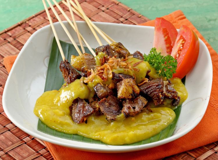 Sate Padang makanan khas Sumatera dengan sajian yang lezat